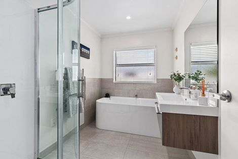Photo of property in 12 Banks Boulevard, Whitby, Porirua, 5024