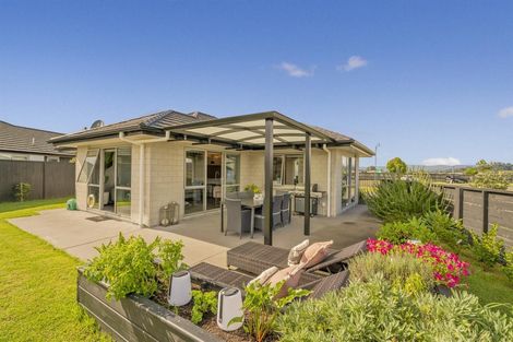 Photo of property in 2 Oscar Place, Whitianga, 3510