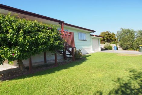 Photo of property in 8 Katrina Place, Massey, Auckland, 0614