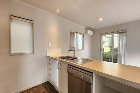 Photo of property in 16u6 Black Rock Road, Newlands, Wellington, 6037