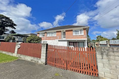 Photo of property in 75 Larnoch Road, Henderson, Auckland, 0610
