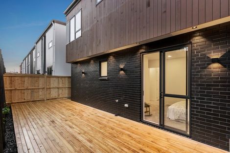 Photo of property in 33 Puihi Crescent, Massey, Auckland, 0614