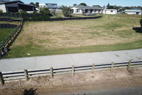 Photo of property in 17 Goble Road, Clarks Beach, 2679