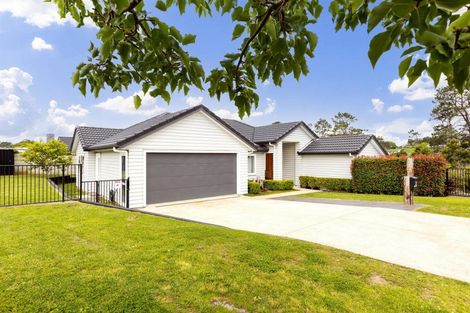 Photo of property in 2 Nikau Way, Riverhead, 0820