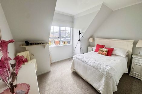 Photo of property in 19 Ravenstone Place, Chatswood, Auckland, 0626