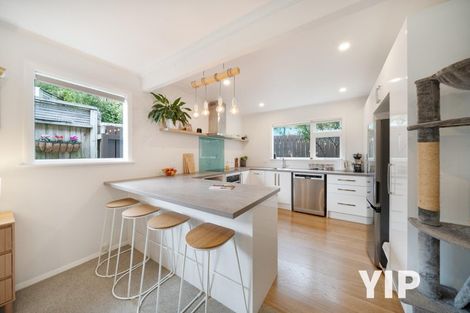 Photo of property in 6 Royston Way, Newlands, Wellington, 6037