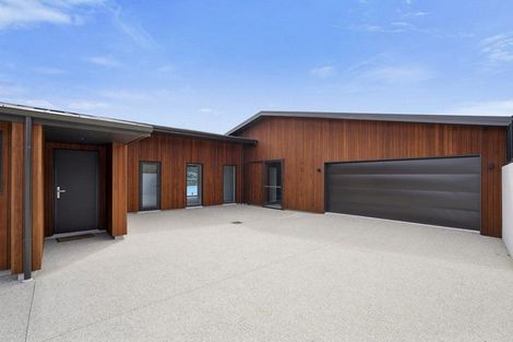 Photo of property in 6 Red Deer Rise, Kelvin Heights, Queenstown, 9300