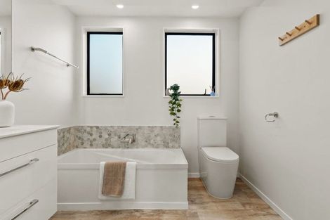 Photo of property in 42 Dominica Crescent, Grenada Village, Wellington, 6037