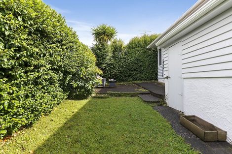 Photo of property in 1/60 Hillcrest Avenue, Hillcrest, Auckland, 0627