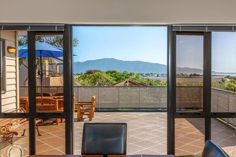 Photo of property in 5 Shearwater Rise, Paraparaumu Beach, Paraparaumu, 5032