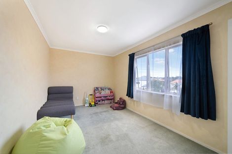 Photo of property in 10 Dainton Place, New Lynn, Auckland, 0600