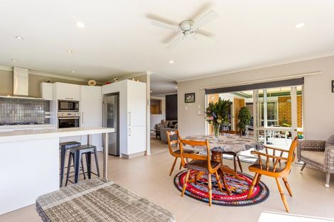 Photo of property in 10 Station Road, Huapai, Kumeu, 0810