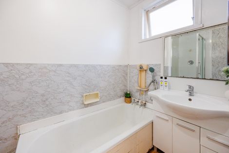 Photo of property in 21 Edgeware Road, Palmerston North, 4410