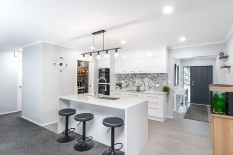 Photo of property in 43 Forest Road, Pinehaven, Upper Hutt, 5019