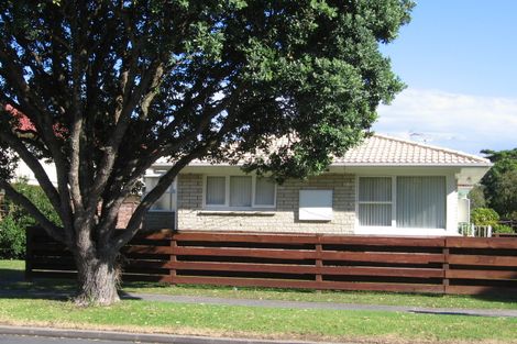 Photo of property in 1/24 Bute Road, Browns Bay, Auckland, 0630