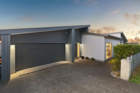 Photo of property in 60 Wainui Road, Silverdale, 0932