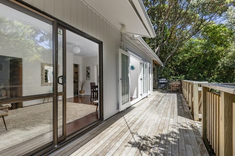 Photo of property in 43 Garden Road, Piha, New Lynn, 0772