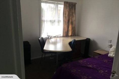 Photo of property in 3 Statesman Street, Henderson, Auckland, 0612