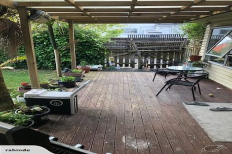 Photo of property in 4 Kaurilands Road, Titirangi, Auckland, 0604