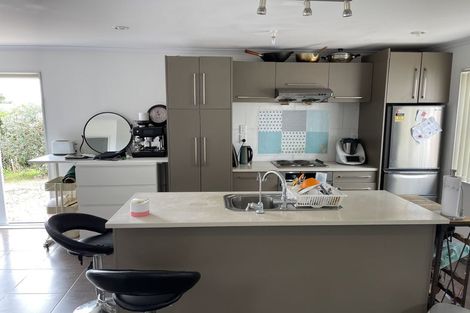 Photo of property in 27 Te Atatu Road, Te Atatu South, Auckland, 0610
