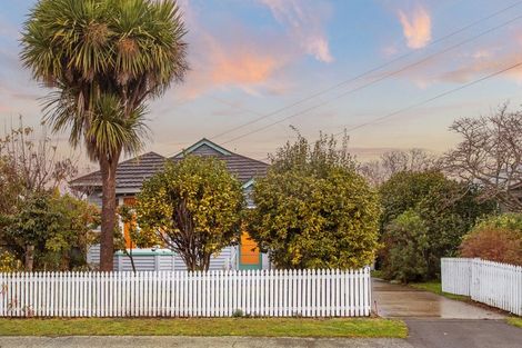 Photo of property in 18 Sandwich Road, Beckenham, Christchurch, 8023