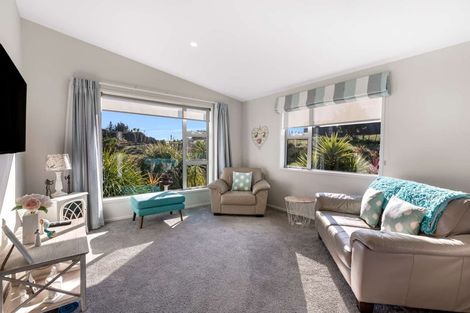 Photo of property in 76 Waitarere Rise Avenue, Waitarere, Levin, 5510