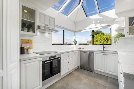 Photo of property in 2/14 Raleigh Road, Northcote, Auckland, 0627