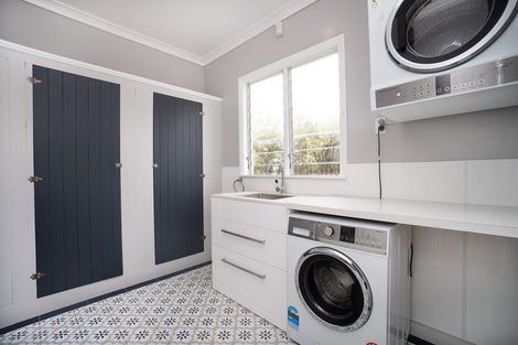 Photo of property in 111 Botanical Road, Takaro, Palmerston North, 4412