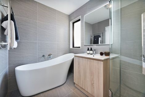 Photo of property in 18b Mackenzie Street, Te Atatu South, Auckland, 0610