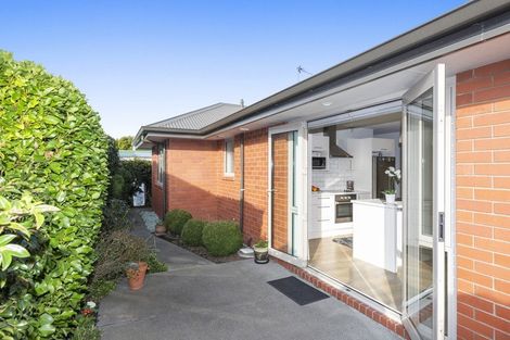 Photo of property in 2/36 Tuckers Road, Redwood, Christchurch, 8051