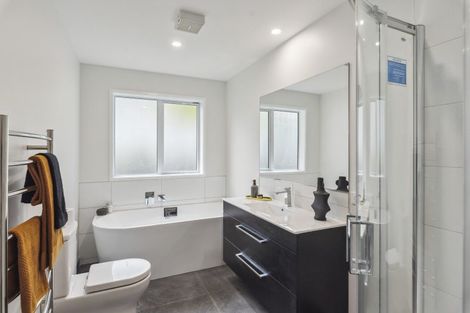 Photo of property in 64 Kakariki Grove, Waikanae, 5036