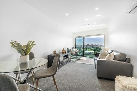 Photo of property in 8 Karaipiture Road, Karaka, 2124