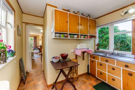 Photo of property in 28 Forest Road, Raumati South, Paraparaumu, 5032