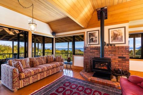 Photo of property in 18 Whakamoenga Point, Acacia Bay, Taupo, 3385