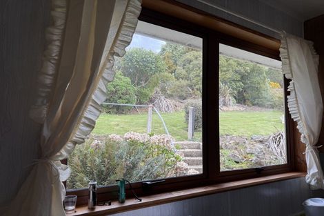 Photo of property in 112 Waikawa Curio Bay Road, Waikawa, Tokanui, 9884