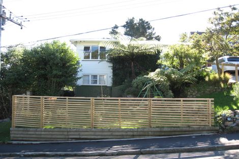 Photo of property in 3 Omega Street, Newlands, Wellington, 6037