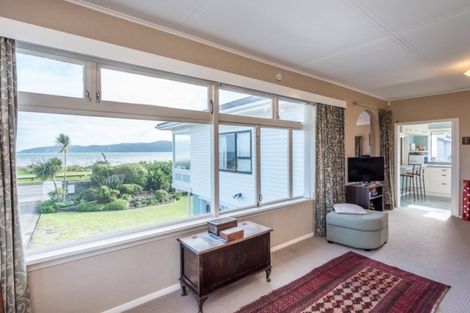 Photo of property in 65 Marine Parade, Paraparaumu Beach, Paraparaumu, 5032