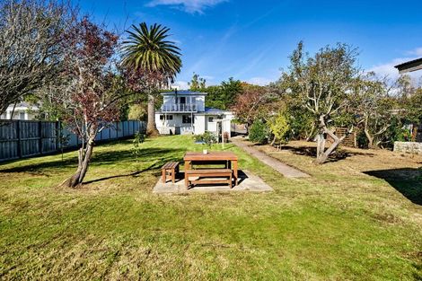 Photo of property in 25 Paekakariki Hill Road, Pauatahanui, Porirua, 5381