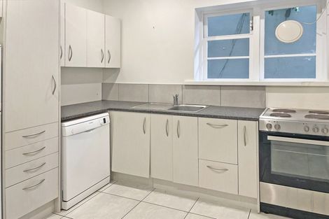 Photo of property in 1/28 Clifton Terrace, Kelburn, Wellington, 6012