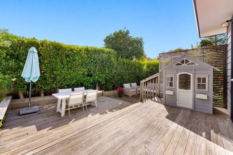 Photo of property in 2/13 Heather Place, Sunnynook, Auckland, 0620