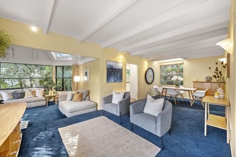 Photo of property in 17 Dillon Street, Lowry Bay, Lower Hutt, 5013