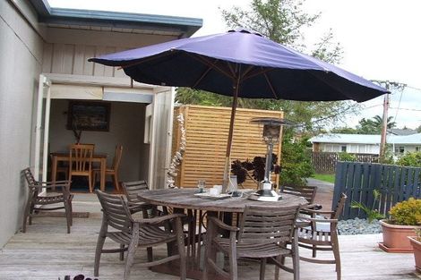 Photo of property in 2/17a Hillcrest Avenue, Hillcrest, Auckland, 0627