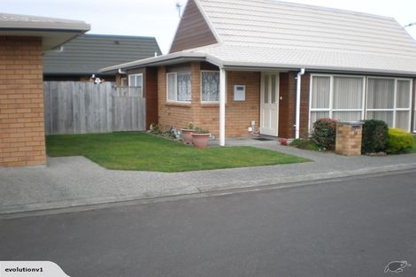 Photo of property in Rangeview Villas, 16/9 Fuller Close, Levin, 5510