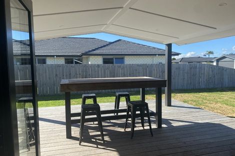 Photo of property in 21 Saint Michael Crescent, One Tree Point, 0118