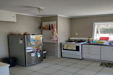 Photo of property in 1/83 Mcleod Road, Te Atatu South, Auckland, 0610
