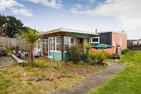 Photo of property in 16 Chrystal Street, Foxton Beach, Foxton, 4815