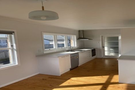 Photo of property in 35 Sandspit Road, Waiuku, 2123