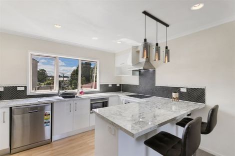 Photo of property in 11/4 Keeling Road, Henderson, Auckland, 0612