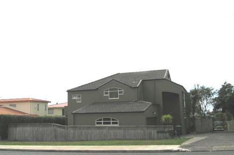 Photo of property in 2/991 Beach Road, Torbay, Auckland, 0630