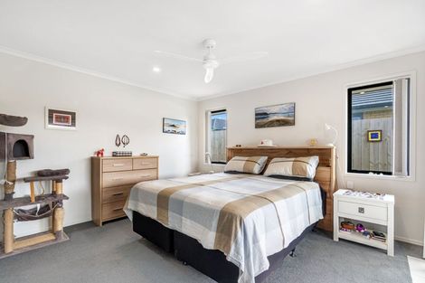 Photo of property in 4 Te Taniwha Road, One Tree Point, 0118